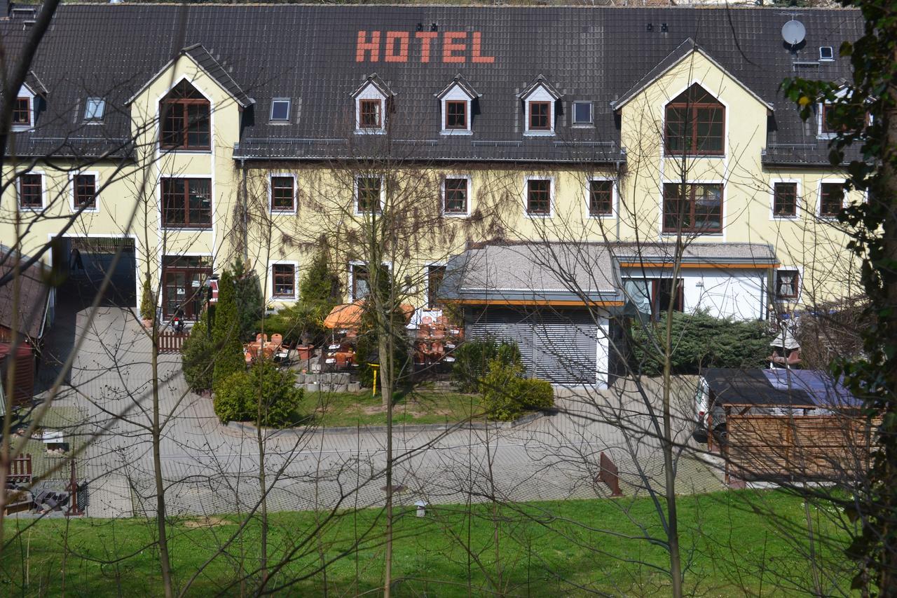 Elegant-Hotel "Zur Burg" Posterstein Zewnętrze zdjęcie